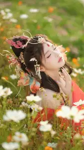 Ethereal Beauty: Xiao Shang Guan in Traditional Attire Amidst Gesang Flowers - YiTuYu Vol.8642 - image 12