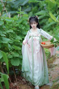 YiTuYu Art Language Vol.7334: The Captivating Presence of Xiao Xiao Yu - image 2
