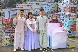 Vietnamese Tourists Embrace Korean Culture: Wearing Traditional Hanbok at the Cultural Festival - image 8