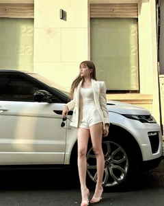 Vietnamese Singer Thieu Bao Tram Showcases Stunning Beauty Upgrade and Fit Physique Post-Breakup - image 1
