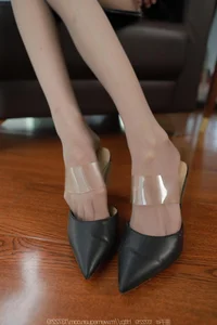 IESS TuanTuan: Professional Long Legs in Suit Aesthetic - image 58
