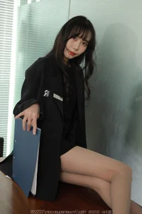 IESS TuanTuan: Professional Long Legs in Suit Aesthetic - image 32