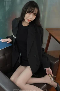 IESS TuanTuan: Professional Long Legs in Suit Aesthetic - image 39