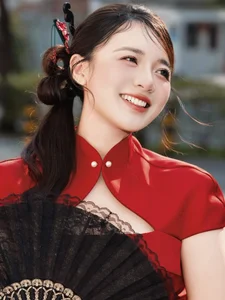 MC Vu Phuong Thao stuns in a vibrant red modern Ao Dai, celebrating contemporary elegance - image 0