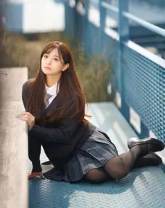 YiTuYu Vol.8824: Xiao Yi Schoolgirl Charm in Urban Setting - Captivating Youthful Elegance - image 9