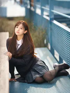 YiTuYu Vol.8824: Xiao Yi Schoolgirl Charm in Urban Setting - Captivating Youthful Elegance - image 28