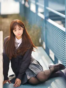 YiTuYu Vol.8824: Xiao Yi Schoolgirl Charm in Urban Setting - Captivating Youthful Elegance - image 2