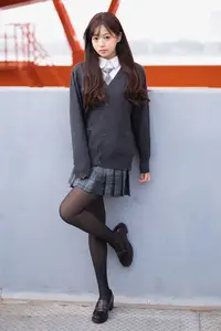 YiTuYu Vol.8824: Xiao Yi Schoolgirl Charm in Urban Setting - Captivating Youthful Elegance - image 16