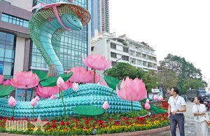 Nguyen Hue Flower Street 2025: The Majestic Snake Mascot Revealed - image 9