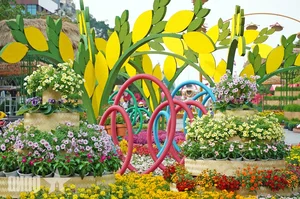 Nguyen Hue Flower Street 2025: The Majestic Snake Mascot Revealed - image 10