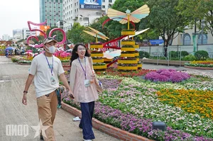 Nguyen Hue Flower Street 2025: The Majestic Snake Mascot Revealed - image 16