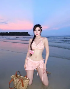Phan Phuong Oanh: Capturing the Memorable Daily Life of a Beauty Queen - image 2
