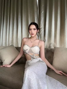 Phan Phuong Oanh: Capturing the Memorable Daily Life of a Beauty Queen - image 6