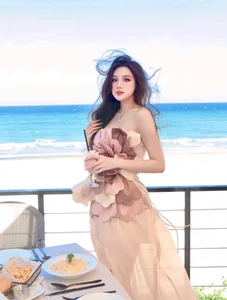 Phan Phuong Oanh: Capturing the Memorable Daily Life of a Beauty Queen - image 1