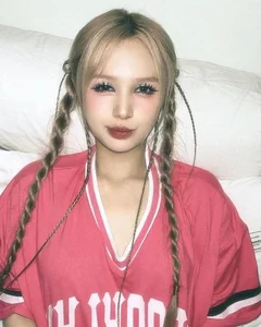 Gil Lê’s Style Evolution: A Look Back at the Vietnamese Star’s Early Feminine Aesthetic and Fashion Transformation - image 4