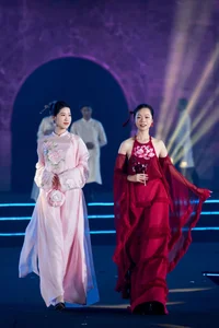 Elegant Vietnamese Fashion: Thảo Vân and Her Son Showcase Traditional Ao Dai Designs - image 0