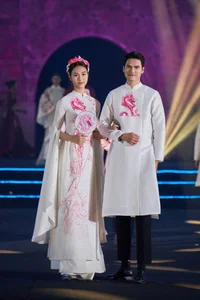Elegant Vietnamese Fashion: Thảo Vân and Her Son Showcase Traditional Ao Dai Designs - image 3