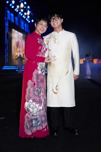 Elegant Vietnamese Fashion: Thảo Vân and Her Son Showcase Traditional Ao Dai Designs - image 4