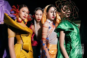 Exploring the Artistic Mastery of 'Rose of the Dawn' by Designer Thanh Hương Bùi - image 6