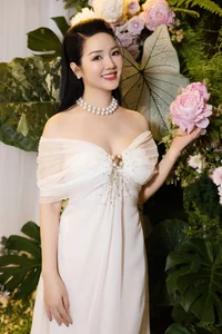Miss Giang My: Ageless Beauty and Luxury Living in Her 1000m2 Villa - image 9