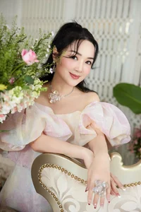 Miss Giang My: Ageless Beauty and Luxury Living in Her 1000m2 Villa - image 2