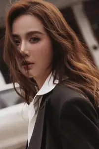 View Huyen Lizzie's Irresistible Korean Vibe Beauty Charms Netizens With Elegant Style - image 1