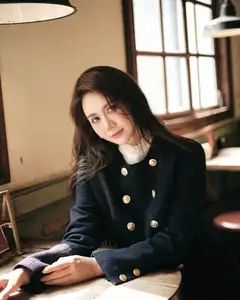 View Huyen Lizzie's Irresistible Korean Vibe Beauty Charms Netizens With Elegant Style - image 7