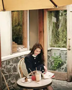 View Huyen Lizzie's Irresistible Korean Vibe Beauty Charms Netizens With Elegant Style - image 8