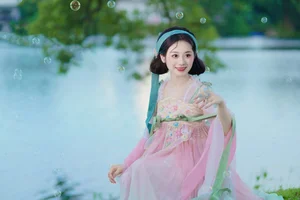 YiTuYu Art Language Vol.5638: Shu Pian Yoyi Showcases Grace and Artistic Expression in Latest Collection - image 10