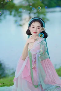 YiTuYu Art Language Vol.5638: Shu Pian Yoyi Showcases Grace and Artistic Expression in Latest Collection - image 3