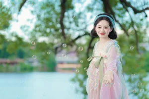 YiTuYu Art Language Vol.5638: Shu Pian Yoyi Showcases Grace and Artistic Expression in Latest Collection - image 38