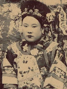 The Astonishing Beauty and Elegance of Qing Dynasty Royal Women - image 3