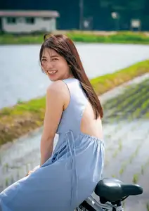 Suzuhara Riko: Radiant Smile On Green Grass Soft Warm Moments Of A Japanese Girl - image 14