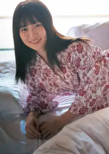 Suzuhara Riko: Radiant Smile On Green Grass Soft Warm Moments Of A Japanese Girl - image 11