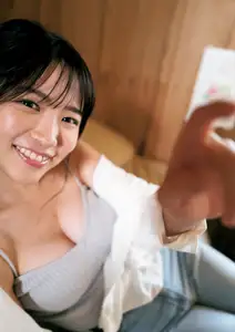 Suzuhara Riko: Radiant Smile On Green Grass Soft Warm Moments Of A Japanese Girl - image 18