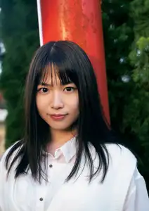 Suzuhara Riko: Radiant Smile On Green Grass Soft Warm Moments Of A Japanese Girl - image 3
