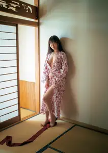 Suzuhara Riko: Radiant Smile On Green Grass Soft Warm Moments Of A Japanese Girl - image 21