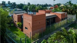 Modern 180m2 Three-Block House Design: A Peaceful Urban Escape in Ho Chi Minh City - image 1