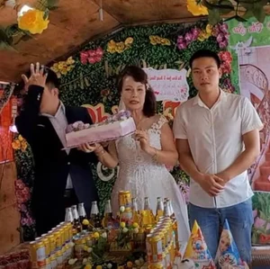Thu Sao Celebrates Wedding Anniversary: A Look at Her Surprising Beauty Transformation and Current Life - image 1