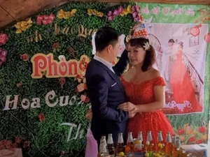 Thu Sao Celebrates Wedding Anniversary: A Look at Her Surprising Beauty Transformation and Current Life - image 5