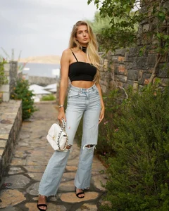 Alica Schmidt: Decoding the Style of the World's Most Attractive Athlete - image 3