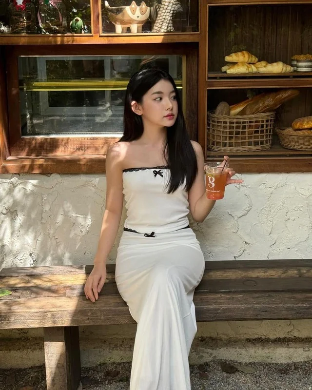 Beauty and Brains: The Angelic Mukbang Star with Academic Excellence