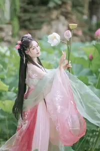 Enchanting Grace: Yi Ming in Hanfu Amidst Lotus Pond | YiTuYu Vol.8804 - image 17