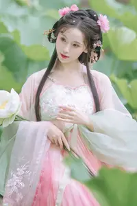 Enchanting Grace: Yi Ming in Hanfu Amidst Lotus Pond | YiTuYu Vol.8804 - image 15