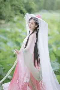 Enchanting Grace: Yi Ming in Hanfu Amidst Lotus Pond | YiTuYu Vol.8804 - image 16