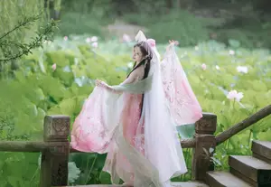 Enchanting Grace: Yi Ming in Hanfu Amidst Lotus Pond | YiTuYu Vol.8804 - image 2