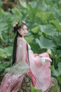 Enchanting Grace: Yi Ming in Hanfu Amidst Lotus Pond | YiTuYu Vol.8804 - image 9