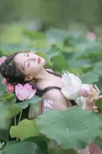 Enchanting Grace: Yi Ming in Hanfu Amidst Lotus Pond | YiTuYu Vol.8804 - image 8
