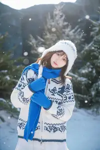Cozy Winter Charm: Pao Pao Xiao Mie's Warmth Amidst the Snow Vol.8544 - image 0
