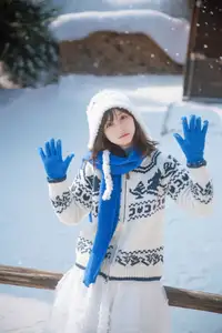 Cozy Winter Charm: Pao Pao Xiao Mie's Warmth Amidst the Snow Vol.8544 - image 6